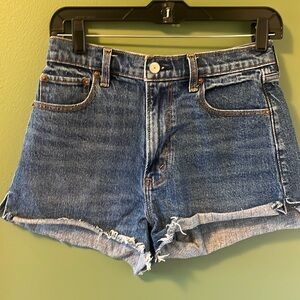 ABERCROMBIE - mom high rise denim shorts